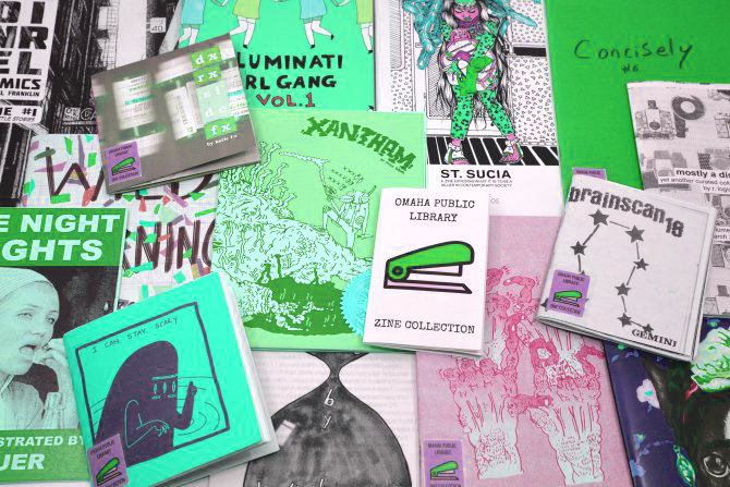 presentation of a stand with multiple different fanzines